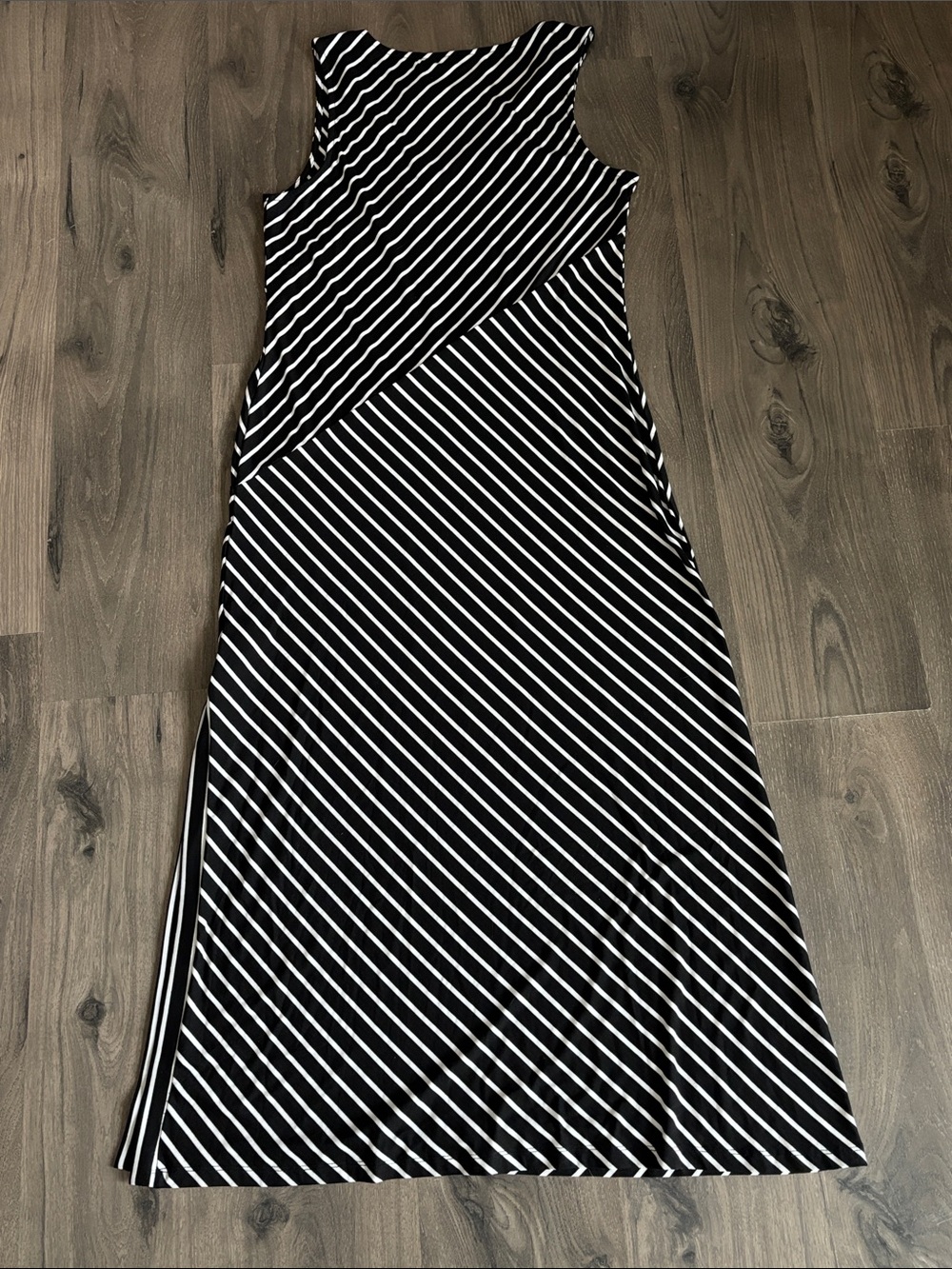 NWT Nina Leonard Black and White Diagonal Stripe Sleeveless Maxi Dress - Picture 7 of 7